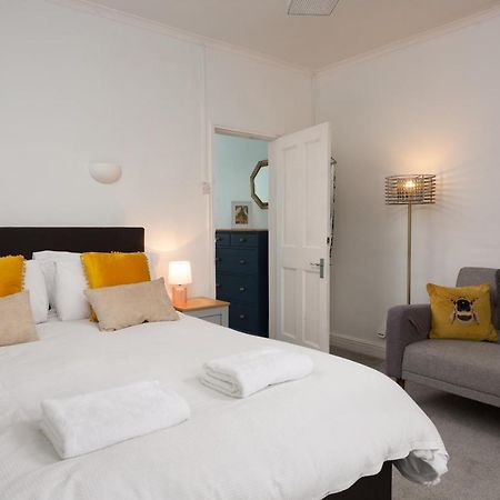 Lovely City Town House With Free Parking Sleeps 2 To 6 Guests ยอร์ค ภายนอก รูปภาพ
