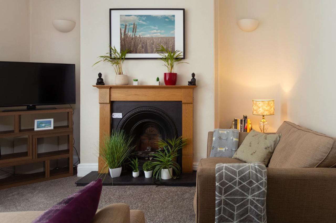 Lovely City Town House With Free Parking Sleeps 2 To 6 Guests ยอร์ค ภายนอก รูปภาพ