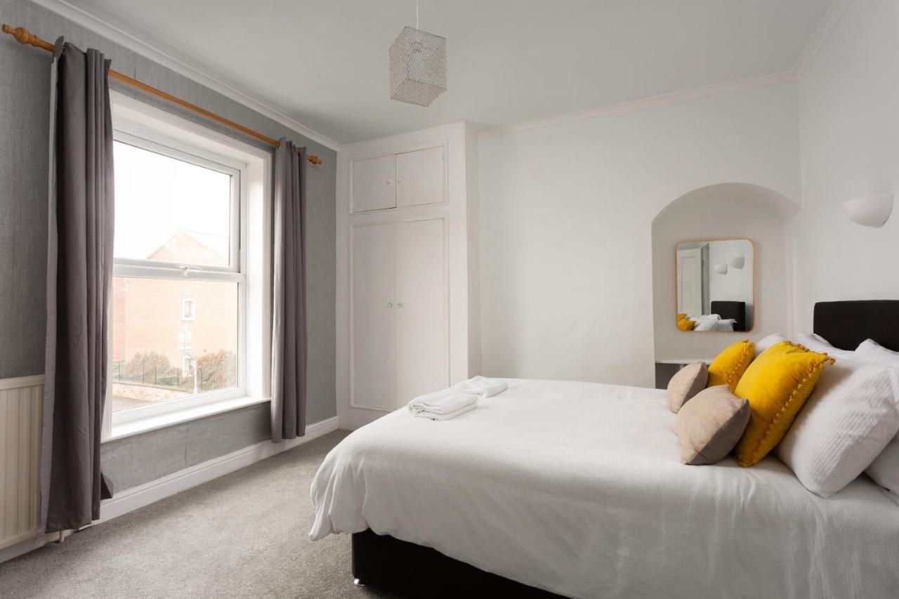 Lovely City Town House With Free Parking Sleeps 2 To 6 Guests ยอร์ค ภายนอก รูปภาพ