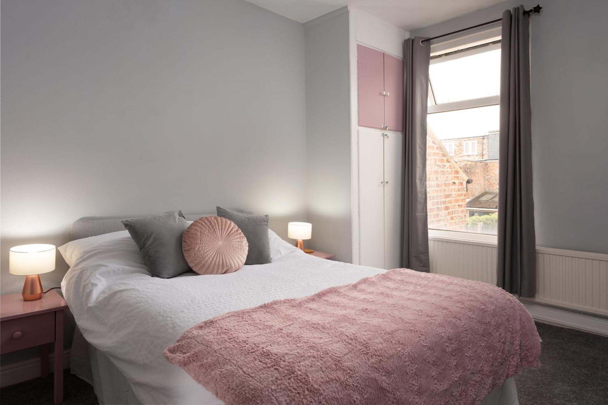 Lovely City Town House With Free Parking Sleeps 2 To 6 Guests ยอร์ค ภายนอก รูปภาพ